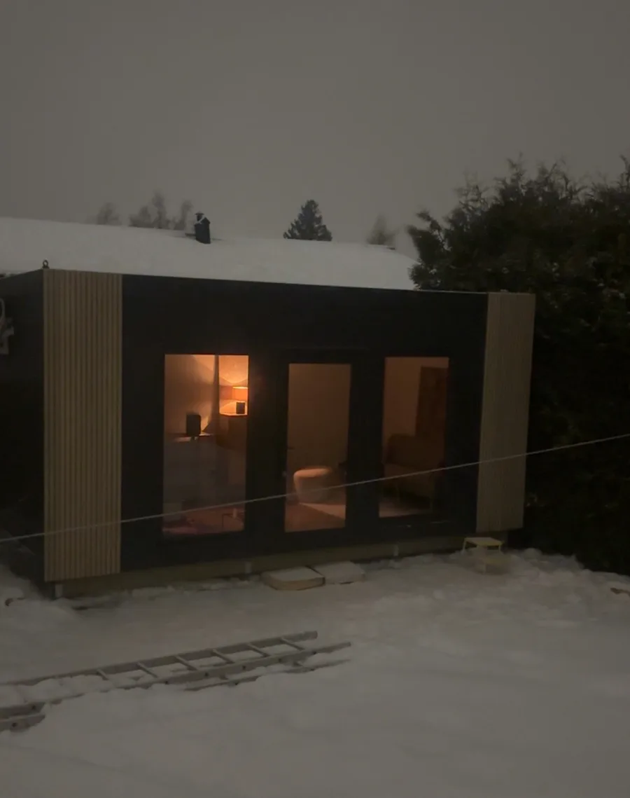 Spesialtilpasset modulbygg brukt som atelier