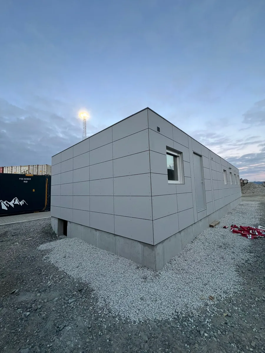 PTG Tempra ved Ålesund havn — industribygg med kontormoduler