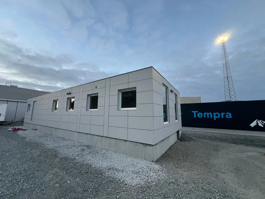 Ferdig montert TEK17-kontorbygg av seks moduler for PTG Tempra ved Ålesund havn