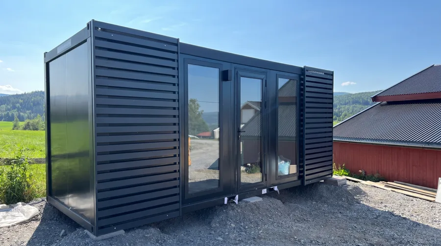 Standard modul med glassdører — levert av Containerfabrikken